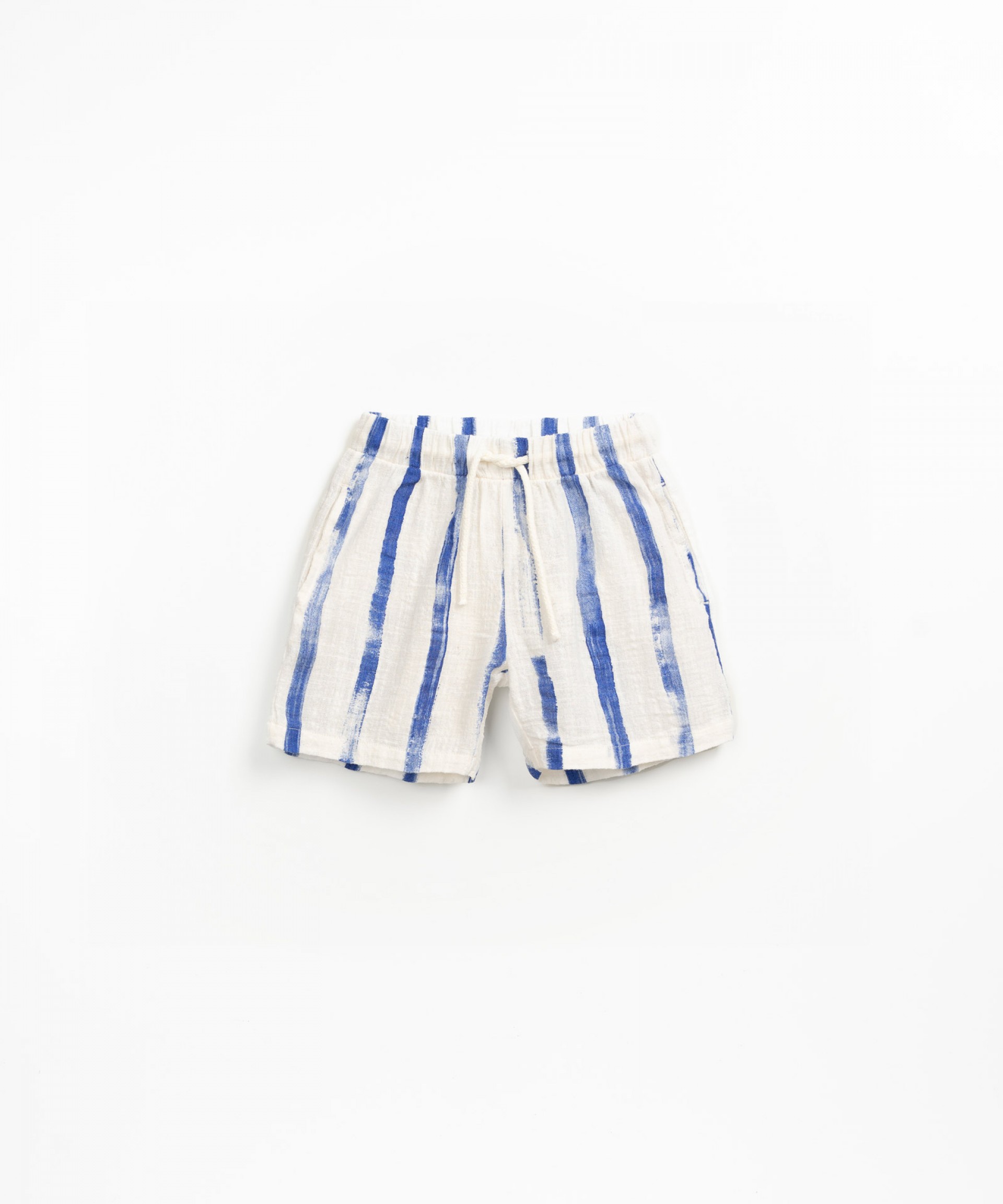 Pantaln corto con estampado de rayas