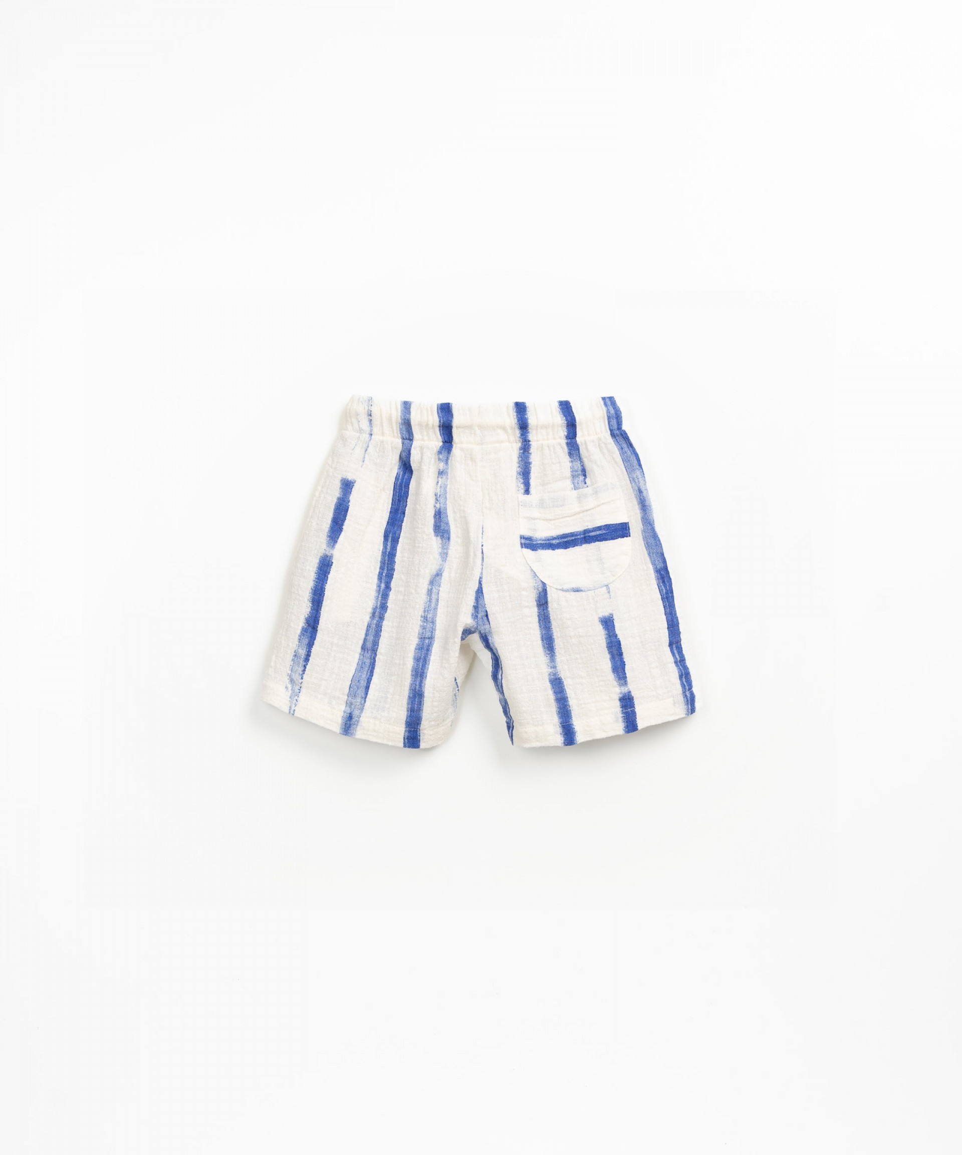 Pantaln corto con estampado de rayas