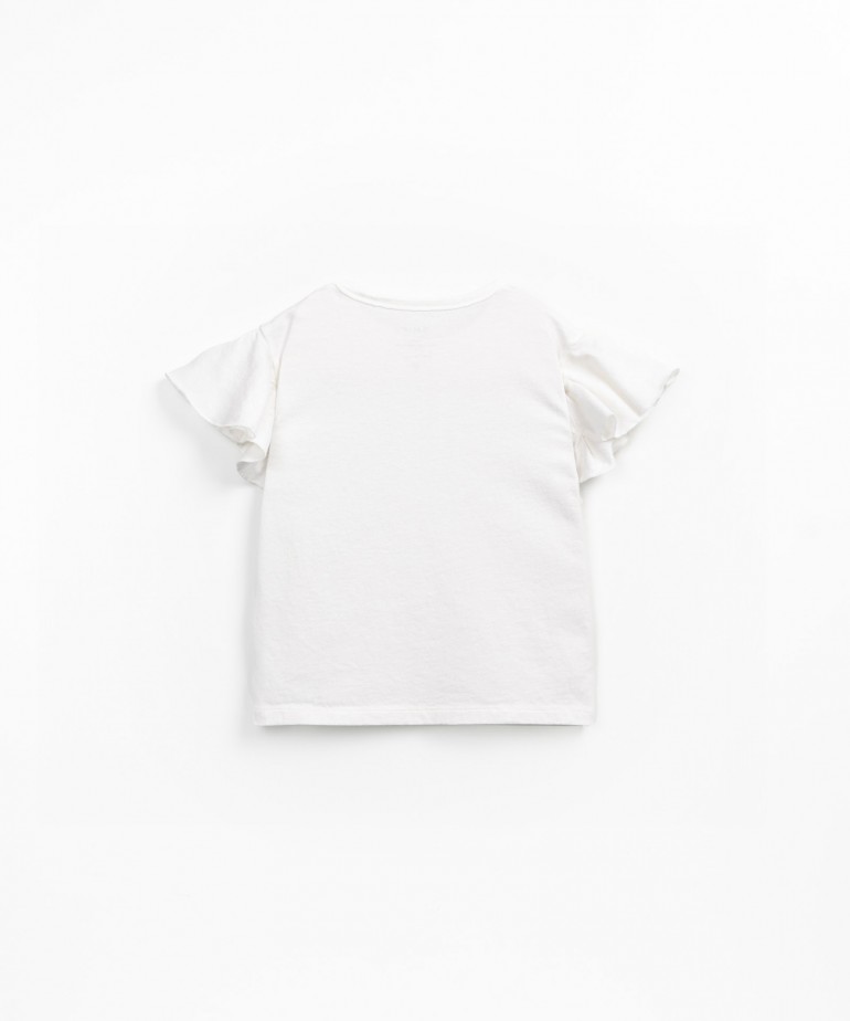 T-shirt com folho na manga