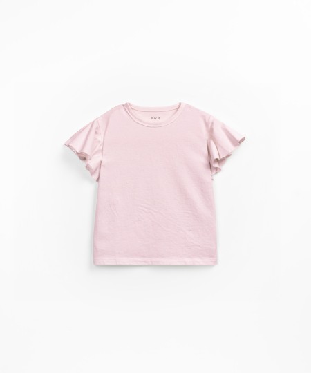 T-shirt with ruffle on the sleeve