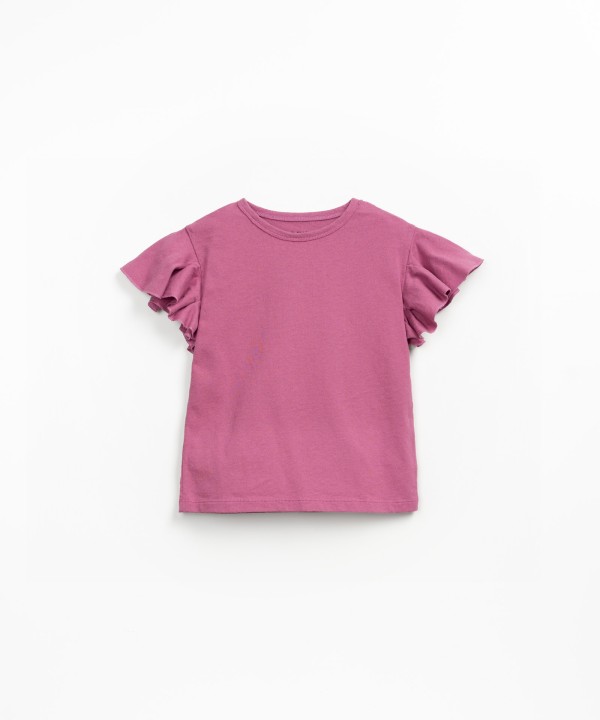 Camiseta con volante en la manga