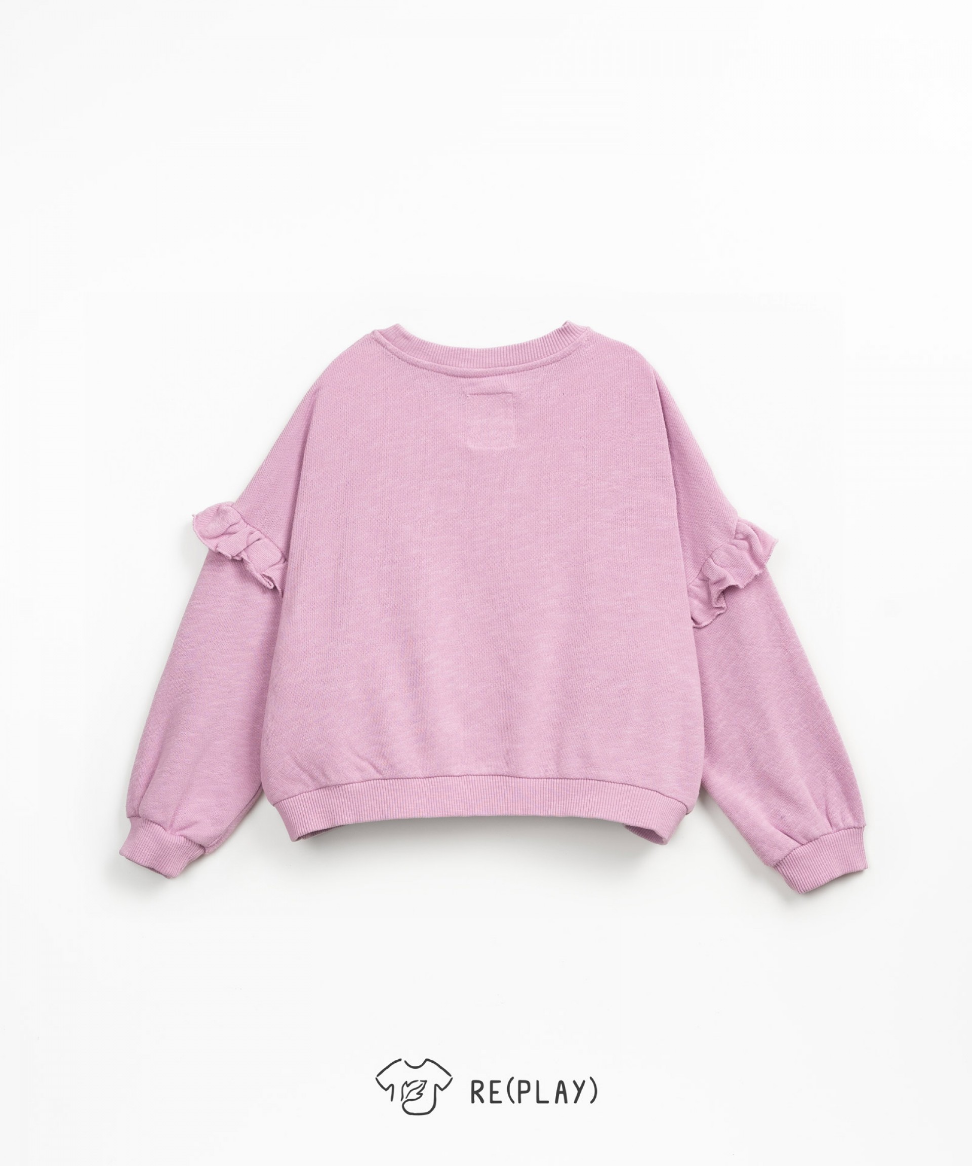 Knit sweatshirt with Re(Play) yarn