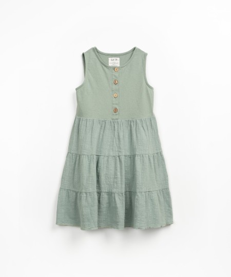 Vestido com mistura de malha e tecido