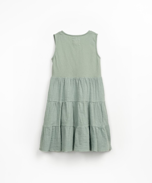 Vestido com mistura de malha e tecido