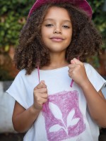 Camiseta anti-UV con flecos en el bajo