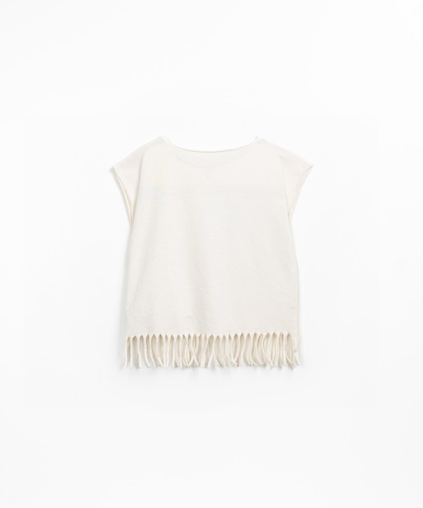 Camiseta anti-UV con flecos en el bajo