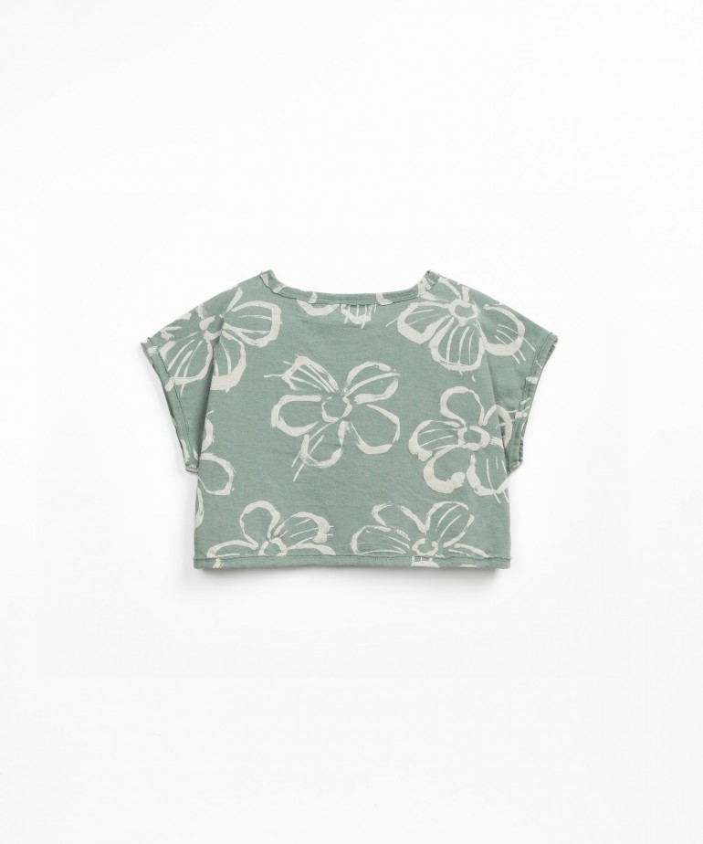 Wide neckline t-shirt