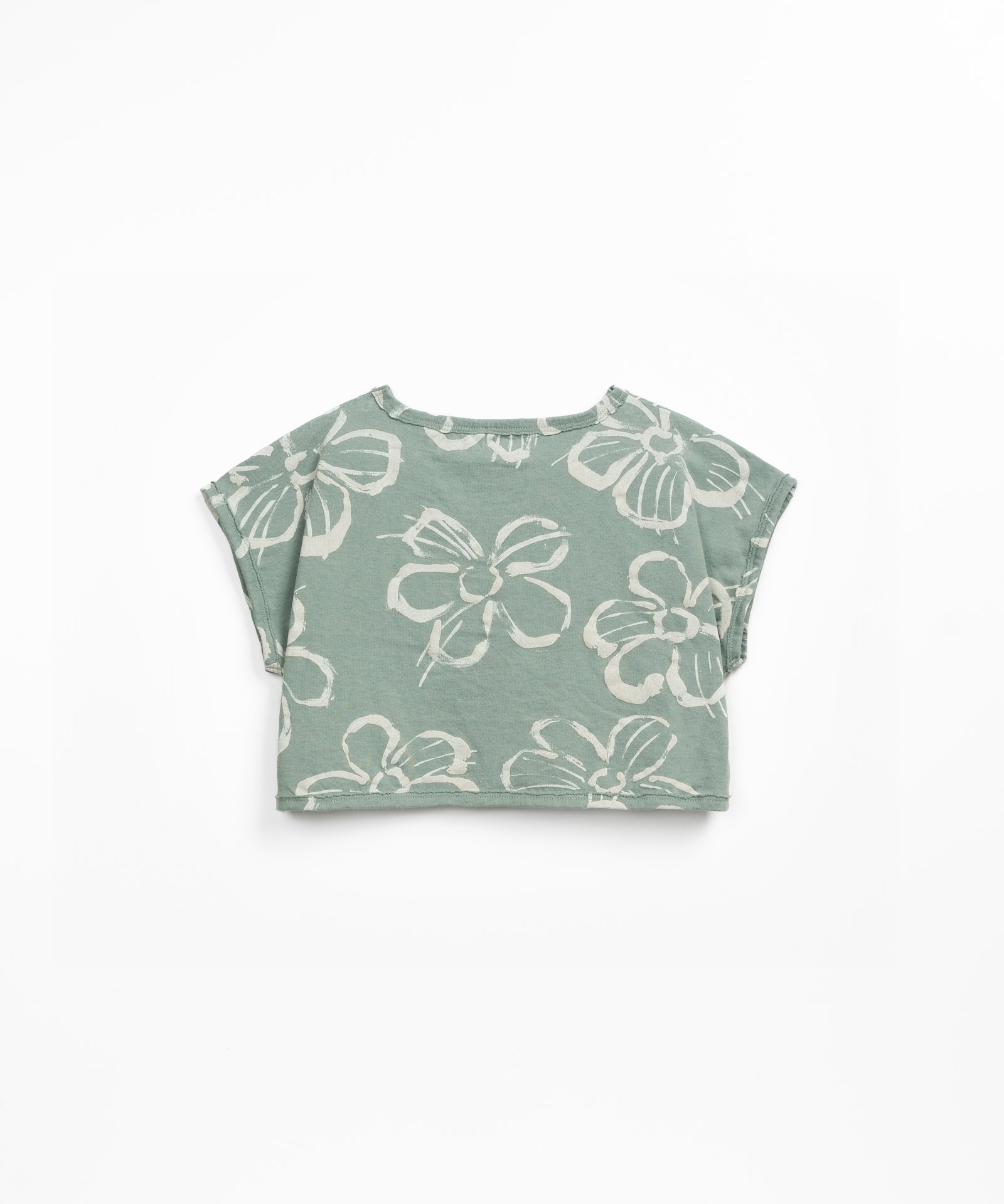 Wide neckline t-shirt