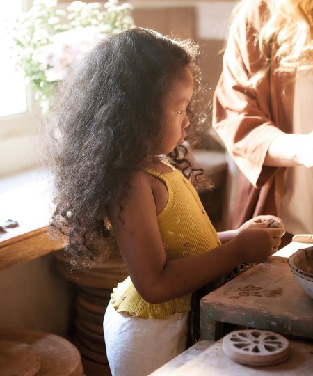 Top de malha com bot�es de madeira decorativos