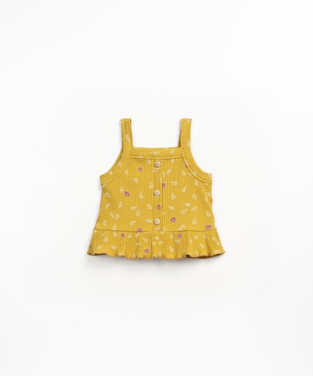 Top de malha com botões de madeira decorativos