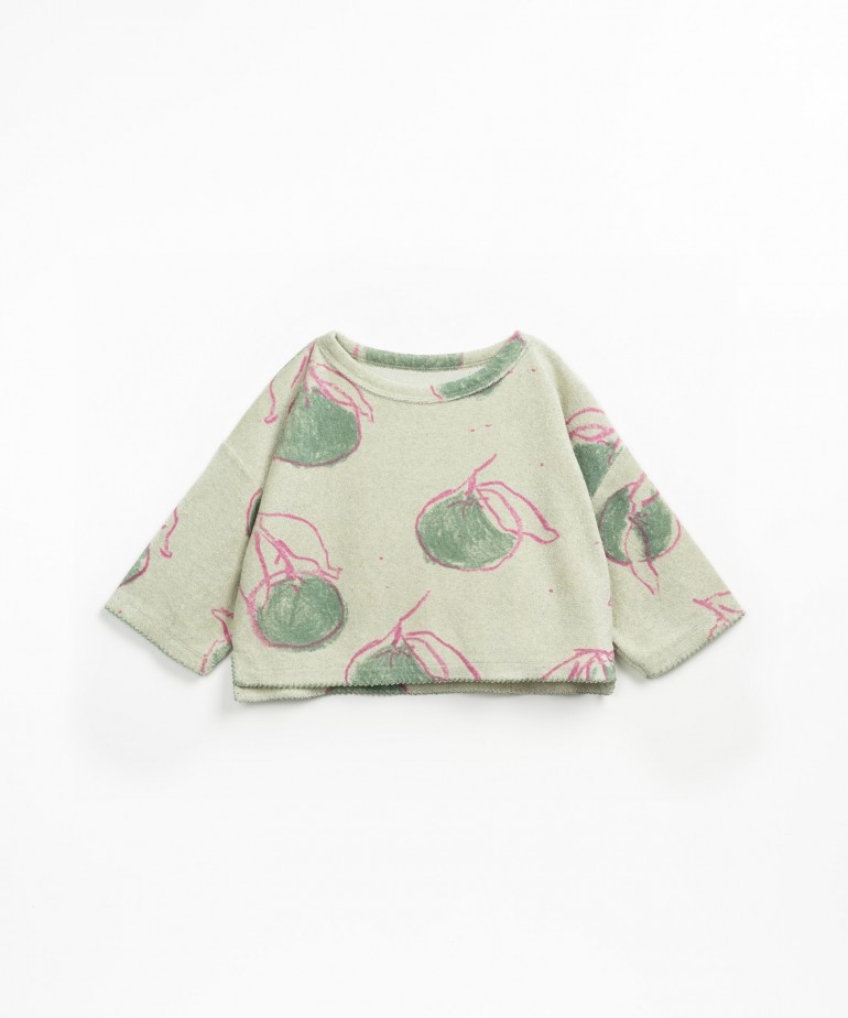 Printed sweatshirt with a blend of organic and recycled cotton