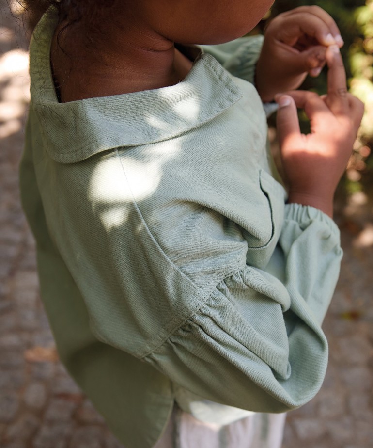 Veste en serg de coton avec boutons en coco