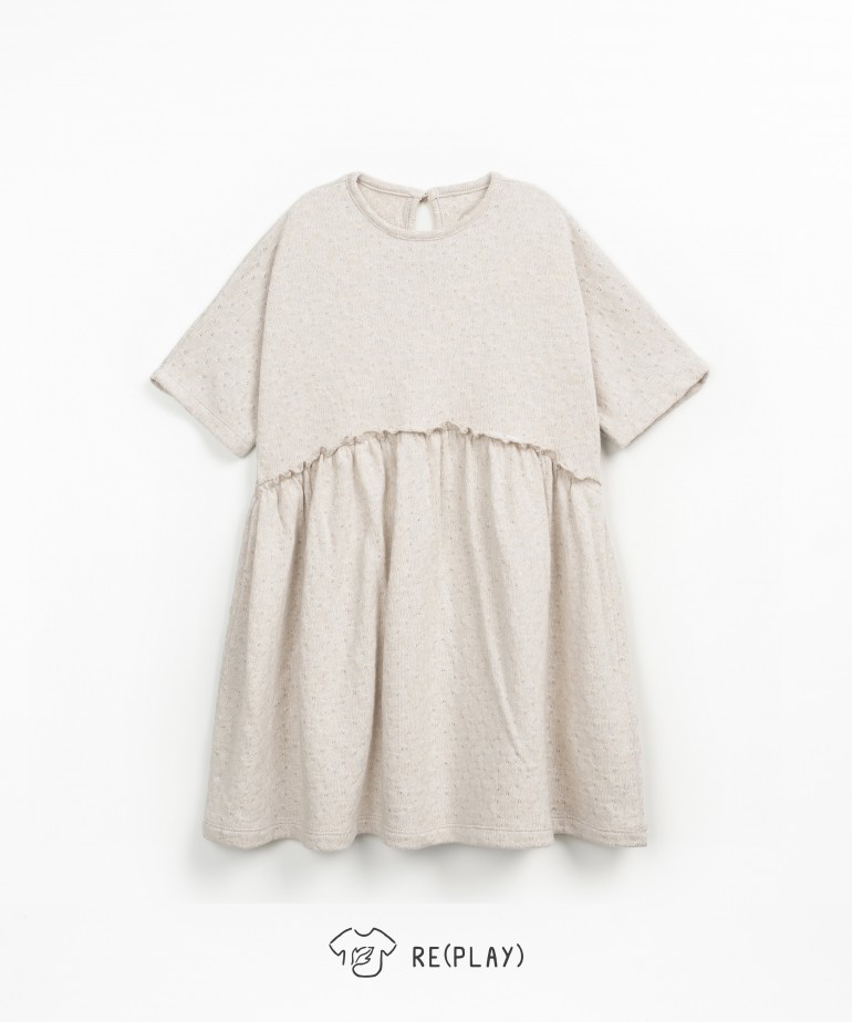 Regenerative and recycled cotton dress with pleats and opening