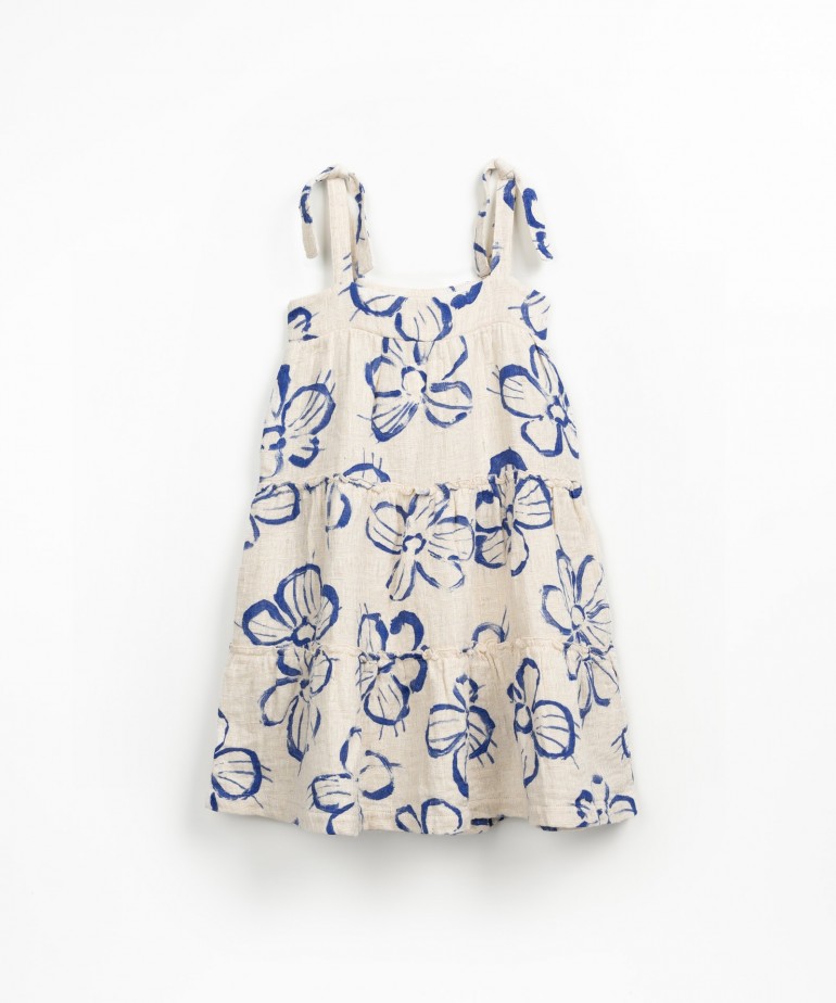 Vestido de tela con estampado de flores