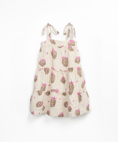 Vestido de tecido com estampado de morangos