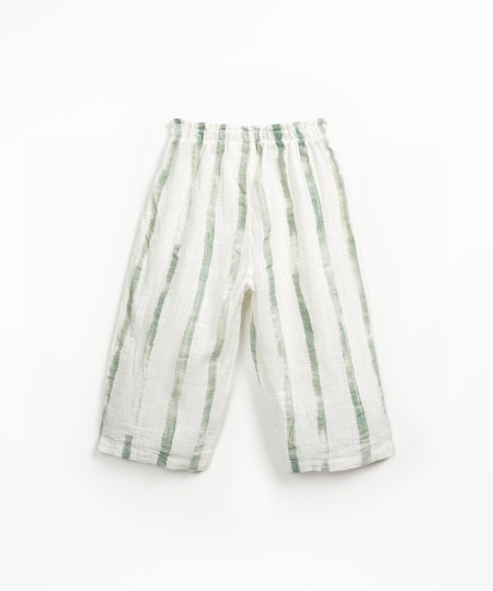 Calça de tecido com cinto elástico