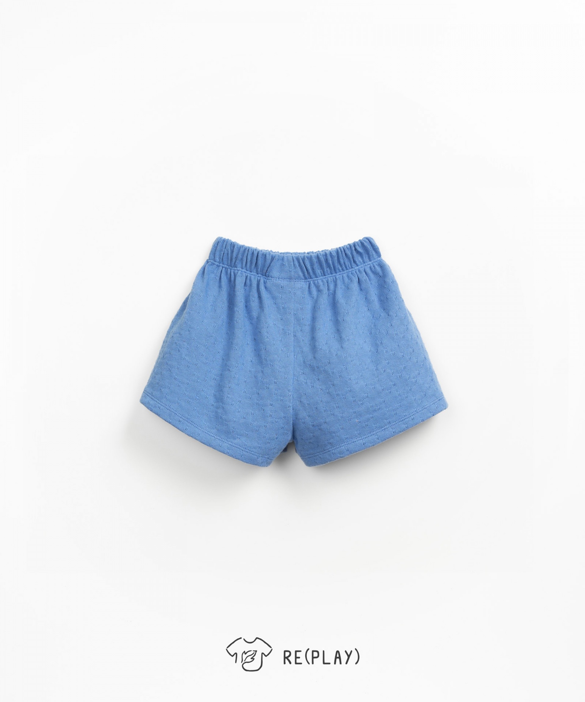Knit shorts with a blend of regenerative cotton and recycled cotton
