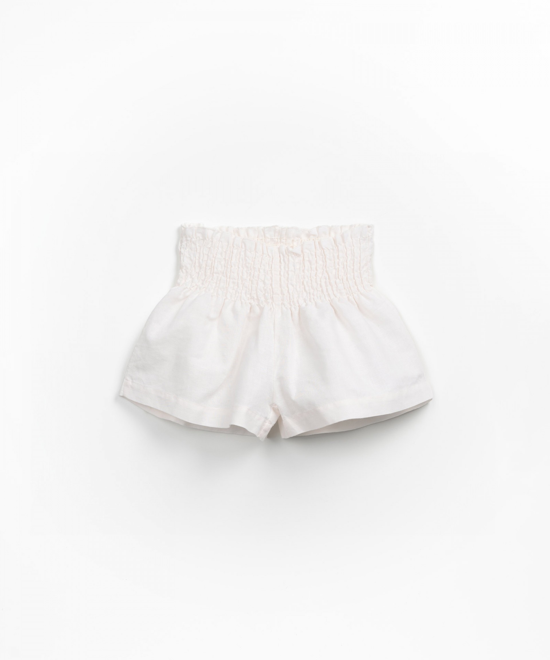 Shorts with elastic waistband