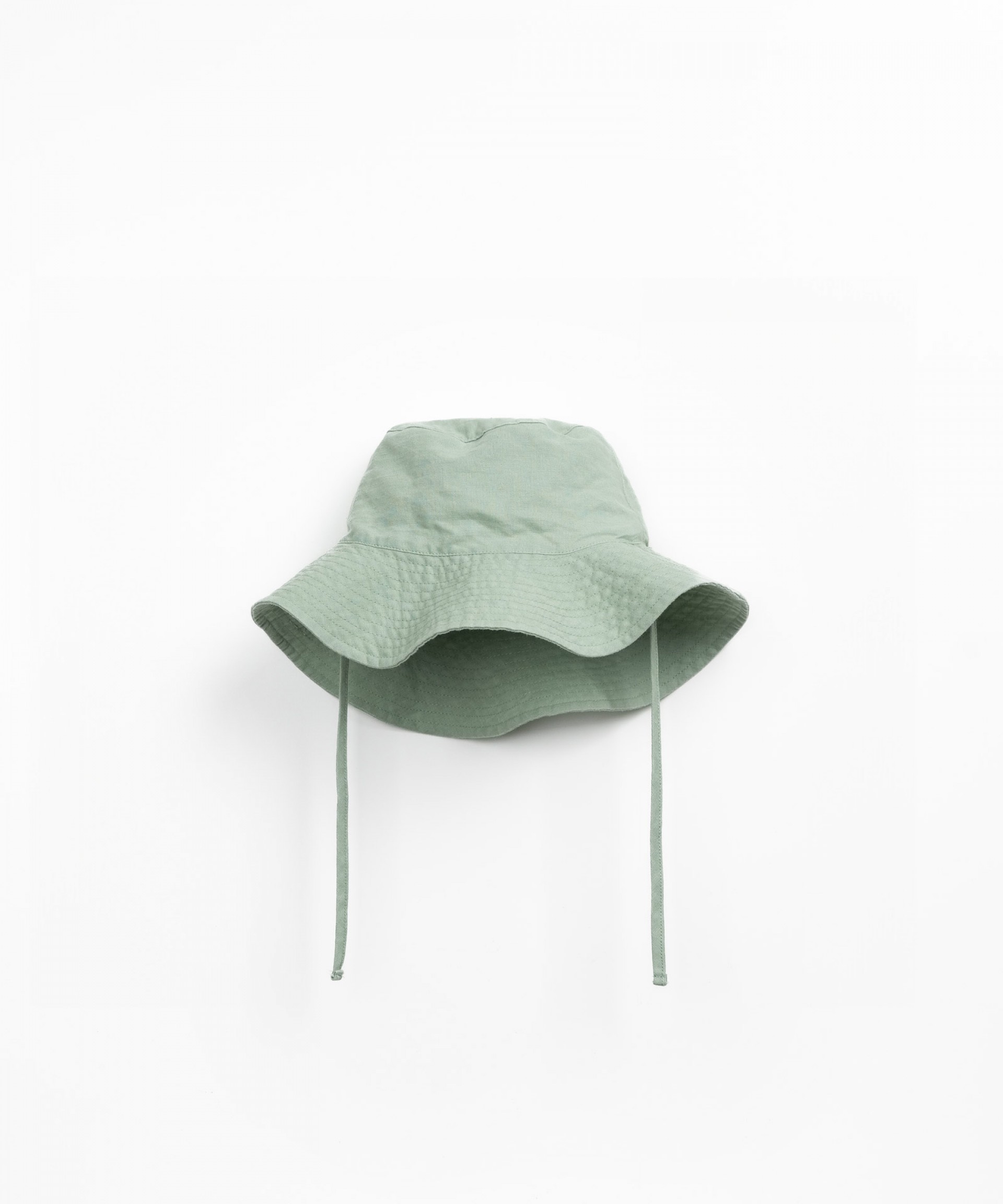 Fabric hat in linen and organic cotton with a brim