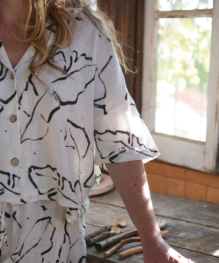 Shirt with abstract print in organic cotton