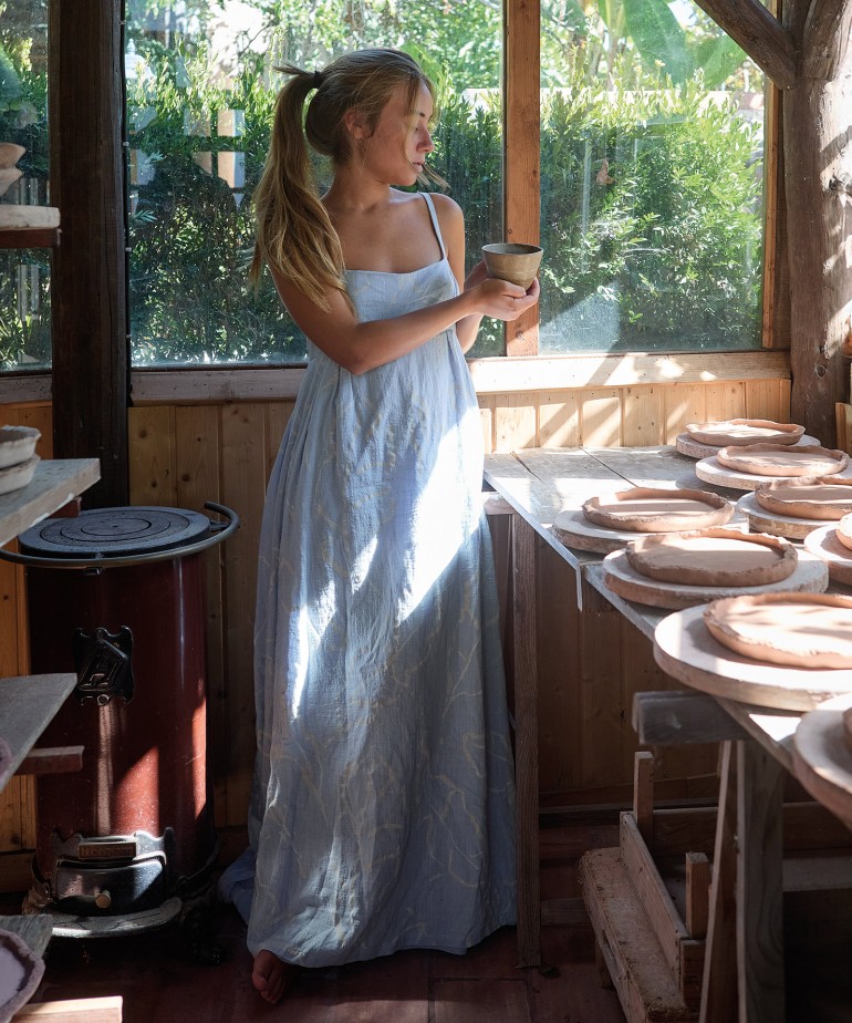 Dress with leaf pattern in organic cotton and coconut buttons