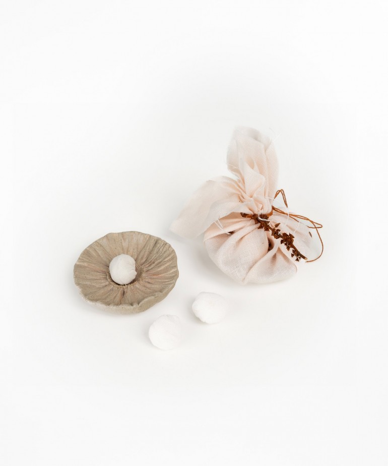 Ceramic diffuser with natural elements and decorative cord