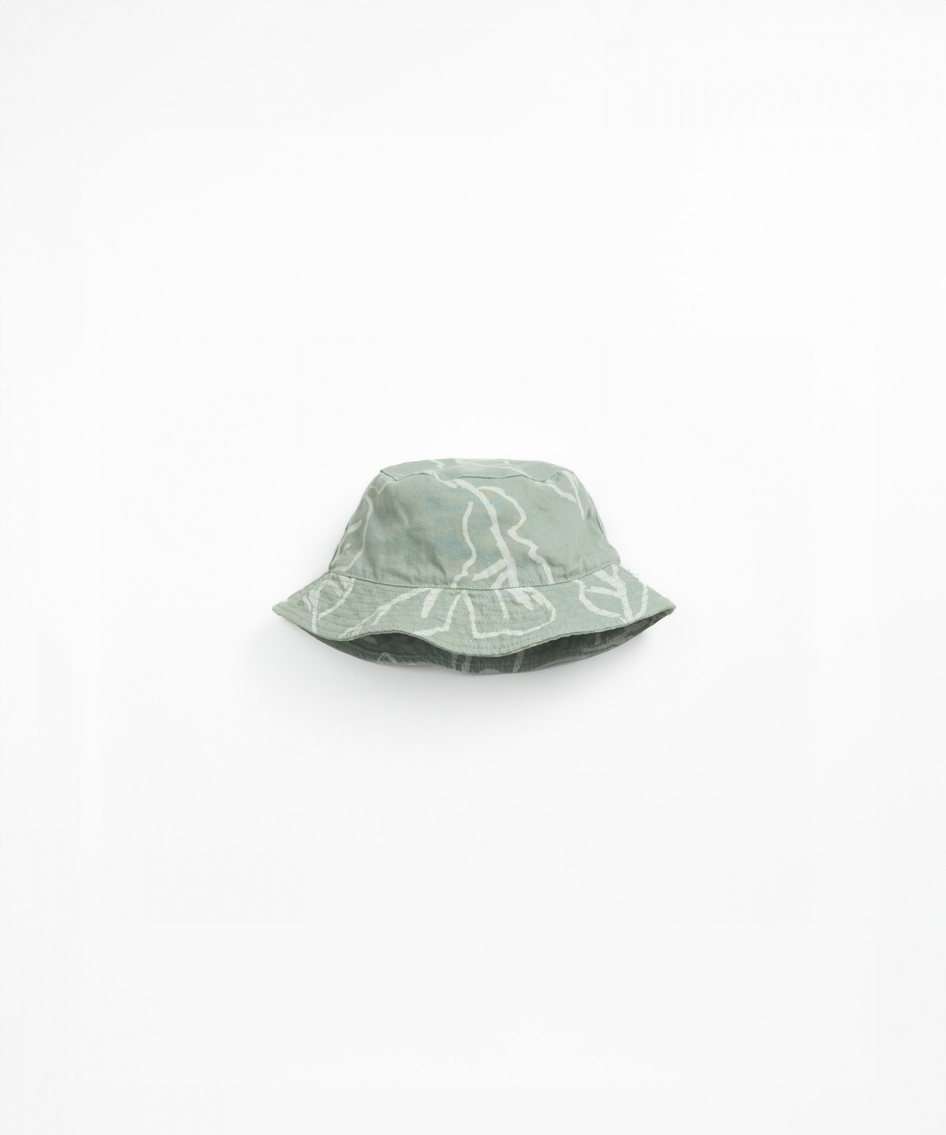 Hat with leaf print