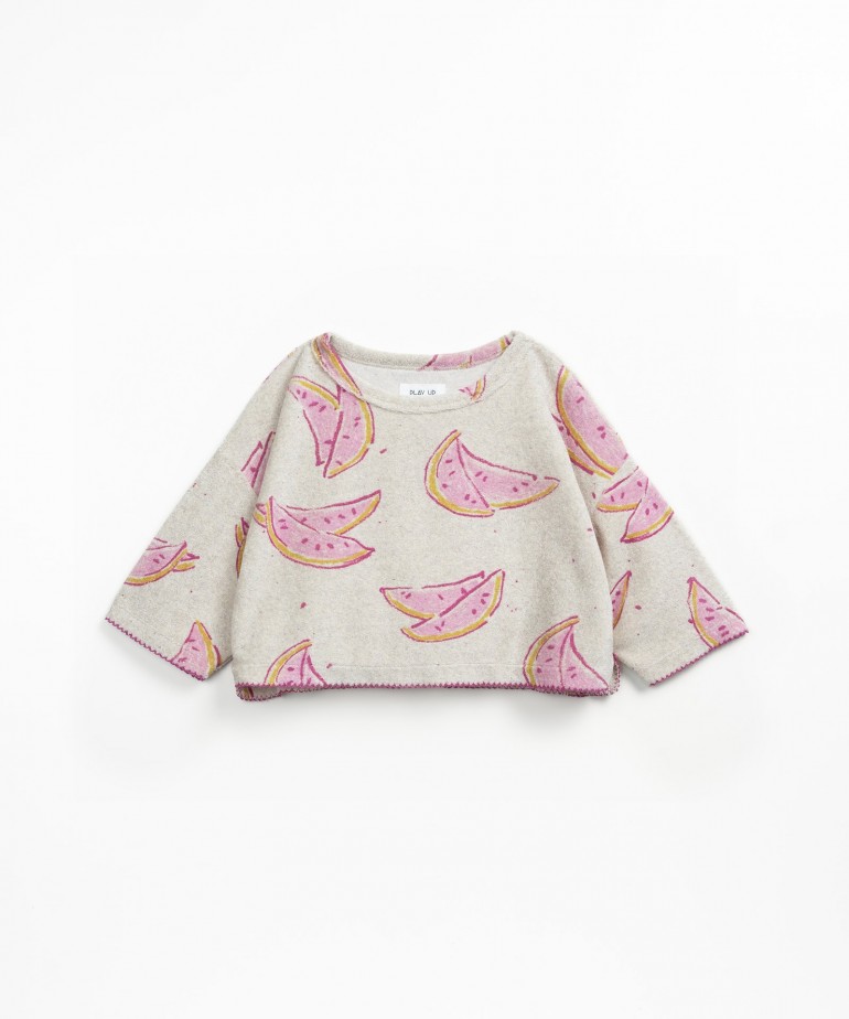 Printed sweatshirt with a blend of organic and recycled cotton