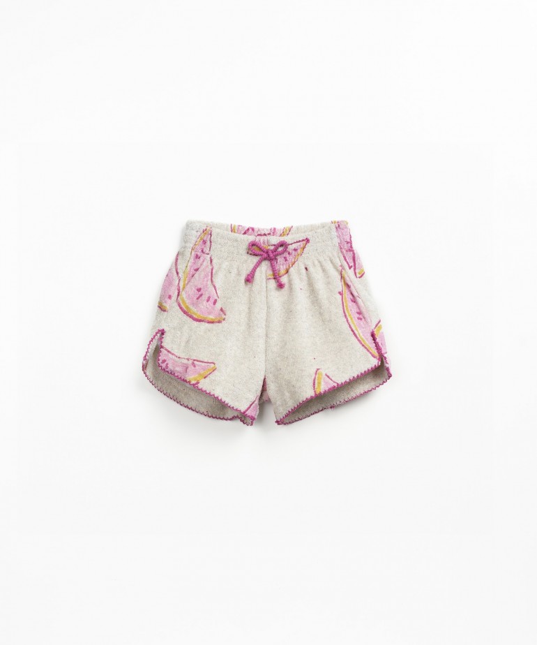 Plush printed shorts in a cotton blend with coconut buttons