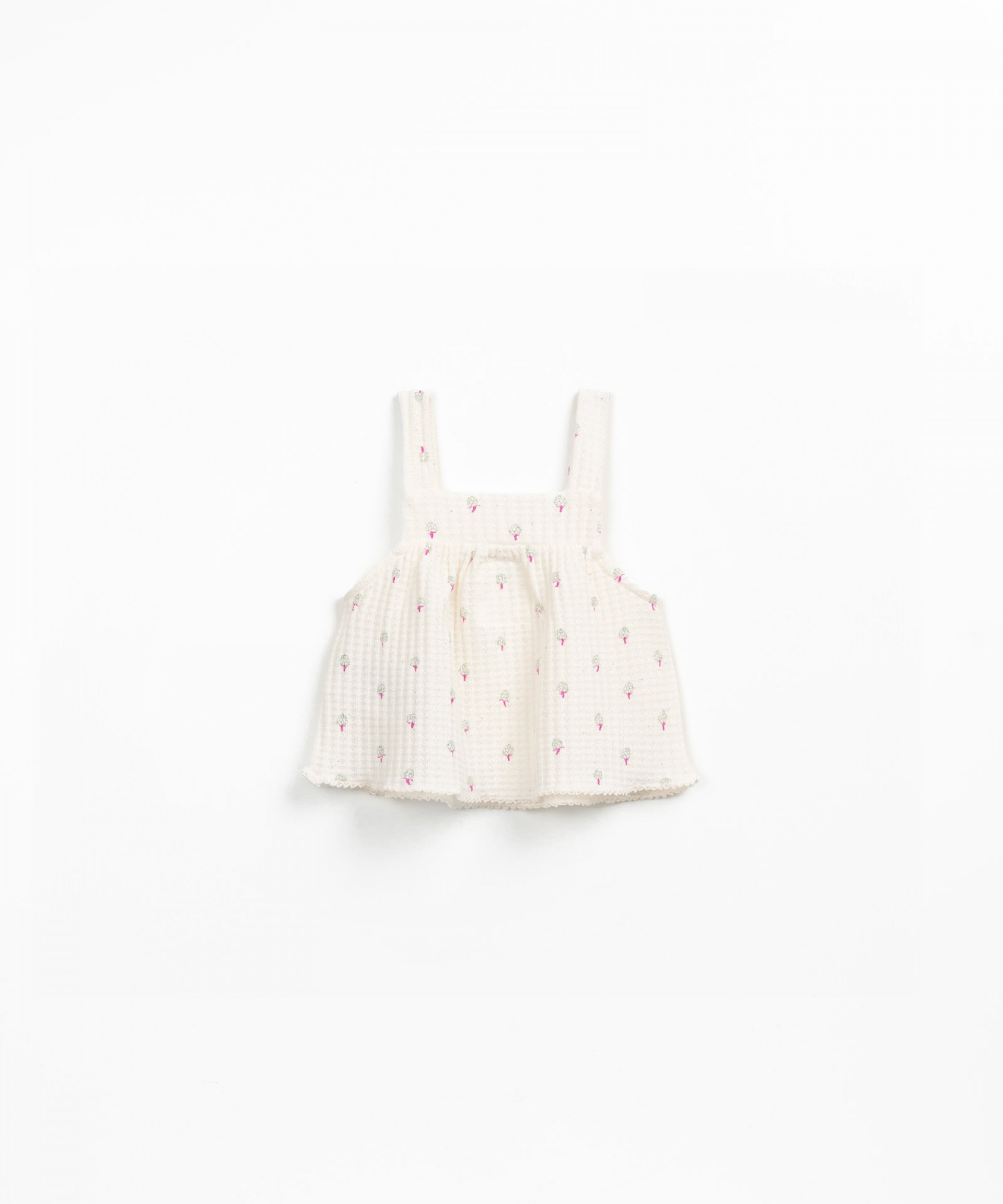 Top with a blend of recycled fibers