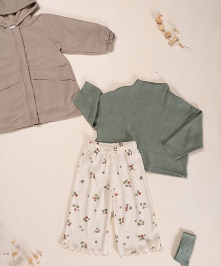 Pantalon en maille avec cordon d�coratif