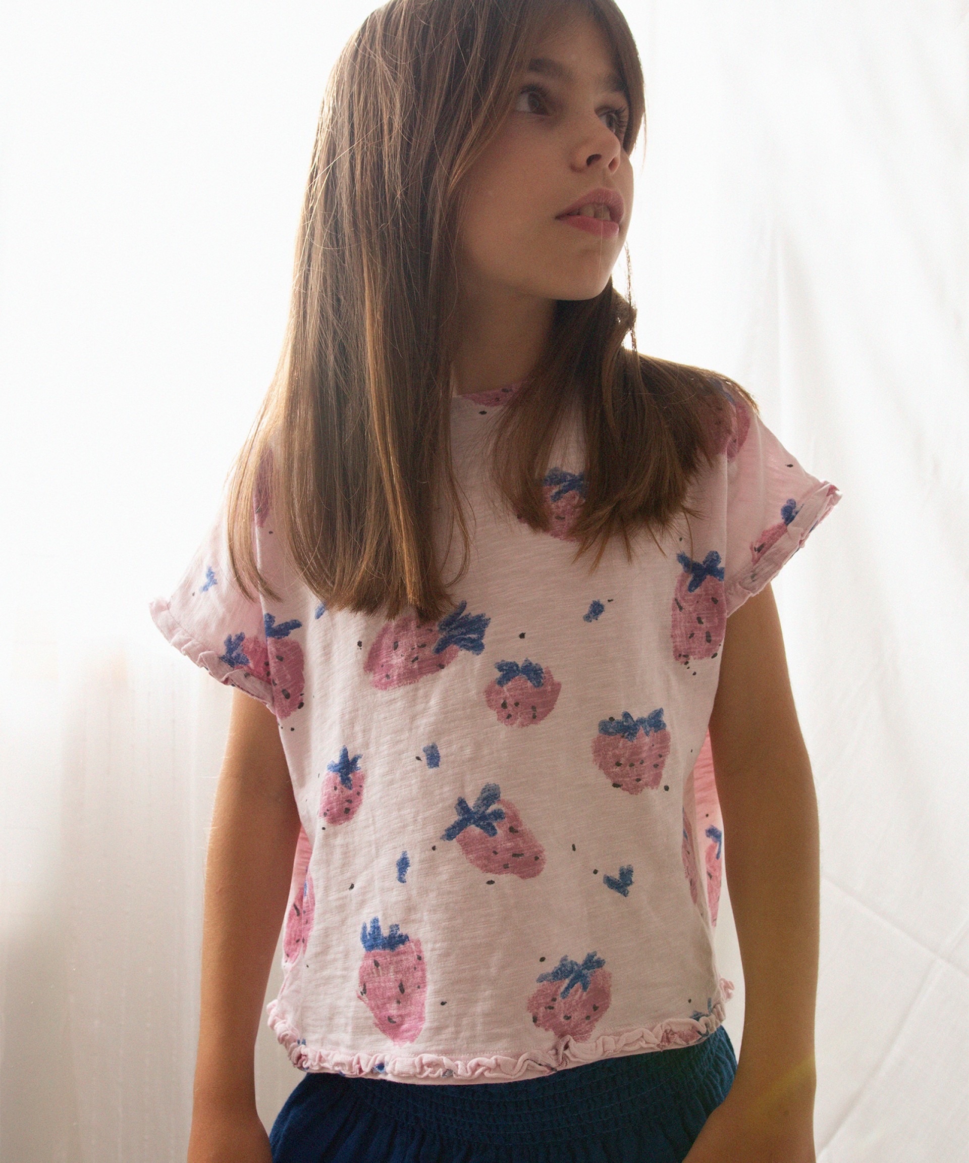 Camiseta de algodn orgnico con estampado de fresas