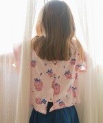 Camiseta de algodn orgnico con estampado de fresas