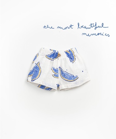 Pantal�n corto de algod�n org�nico con estampado de sand�as