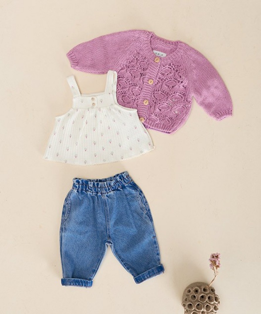 Casaco tricot com botes de madeira