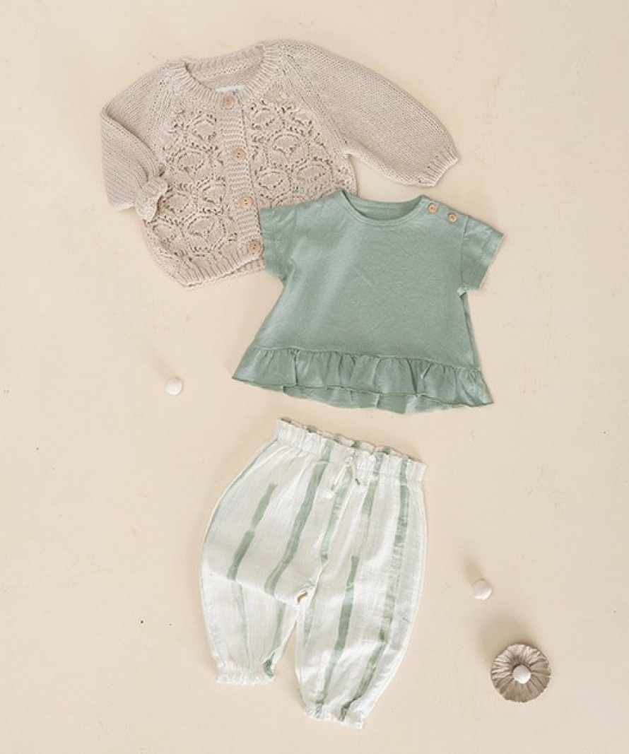 T-shirt with recycled fibers