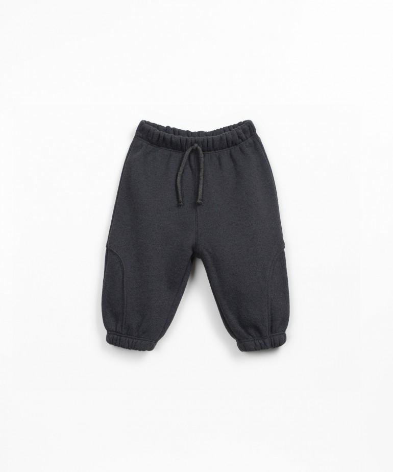 Pantalones de punto con mezcla de algodn reciclado y polister reciclado