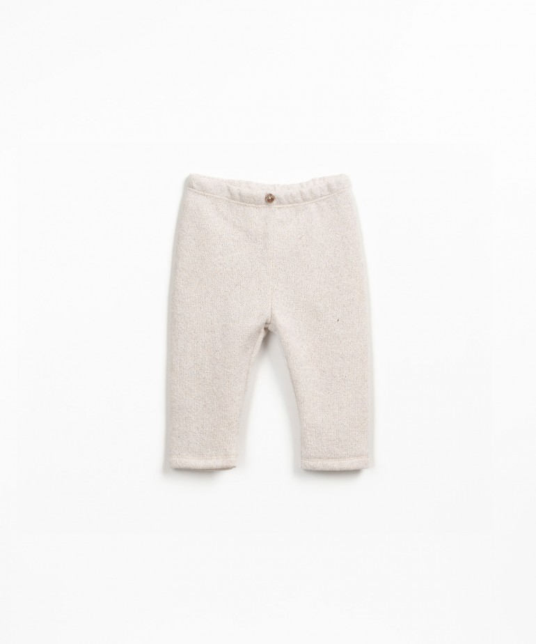 Leggings with a blend of natural and recycled fibers