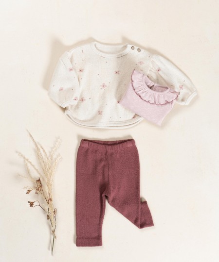 Knitted sweater with a blend of regenerative cotton and recycled cotton