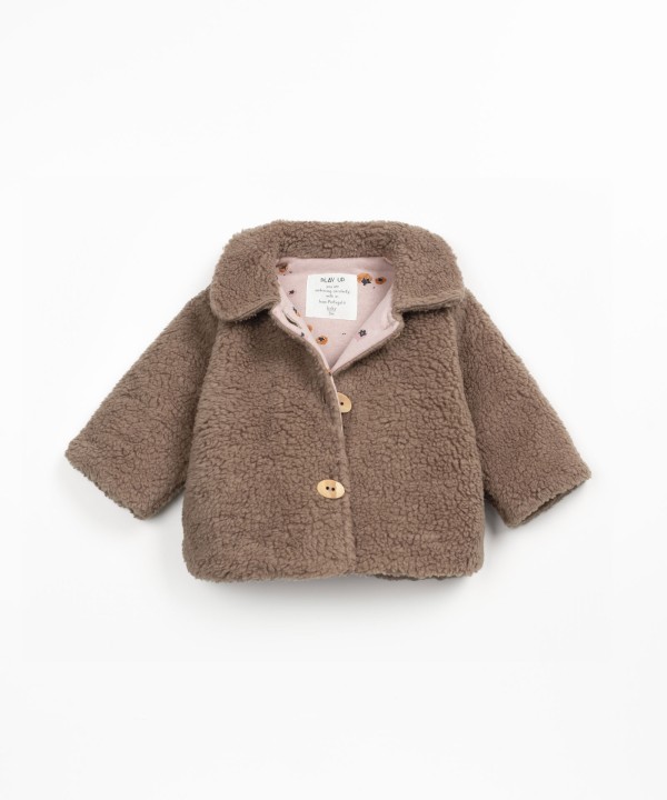 Fur jacket with wooden buttons