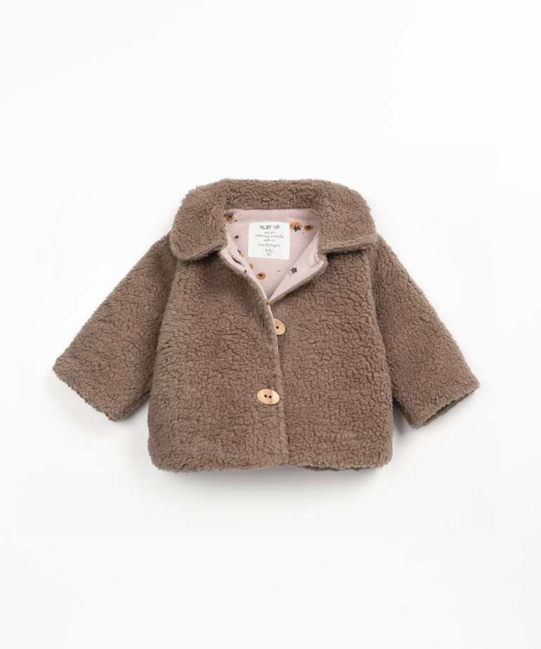 Fur jacket with wooden buttons