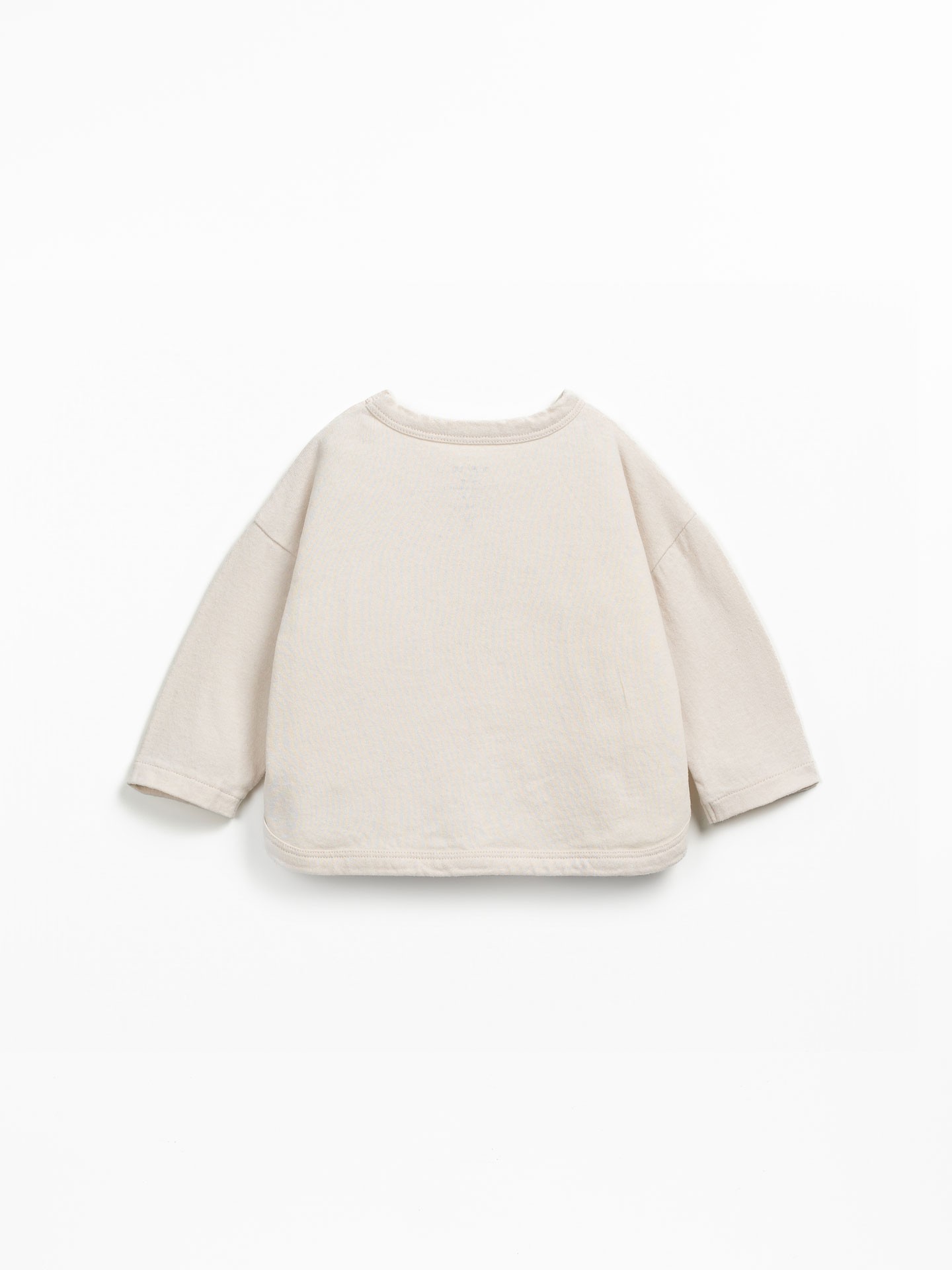 Pull en maille avec un mélange de fibres naturelles et recyclées