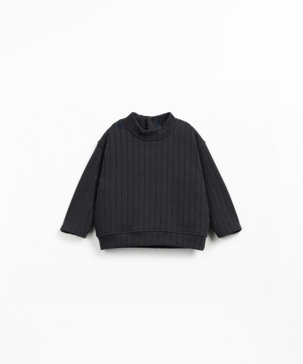 Sweater with recycled fiber blend