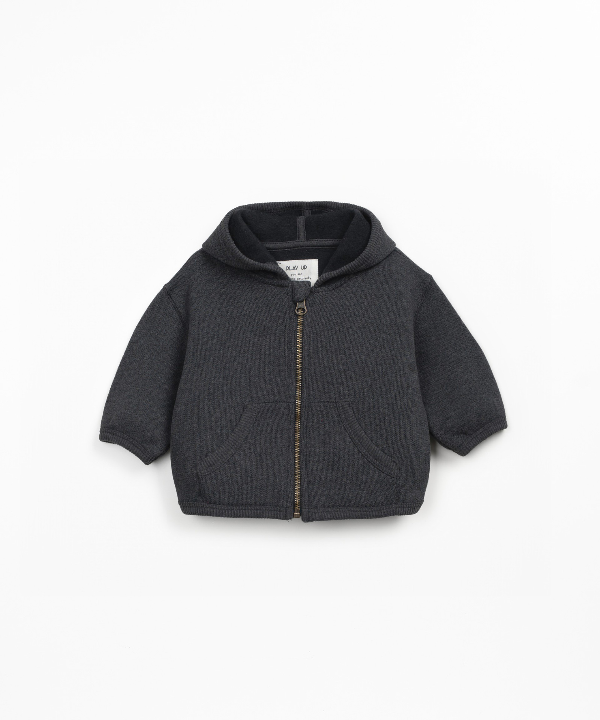 Fleece jacket in recycled cotton with hood, front fastening and side pockets