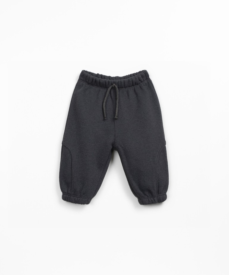 Pantalones de punto con mezcla de algodn reciclado y polister reciclado