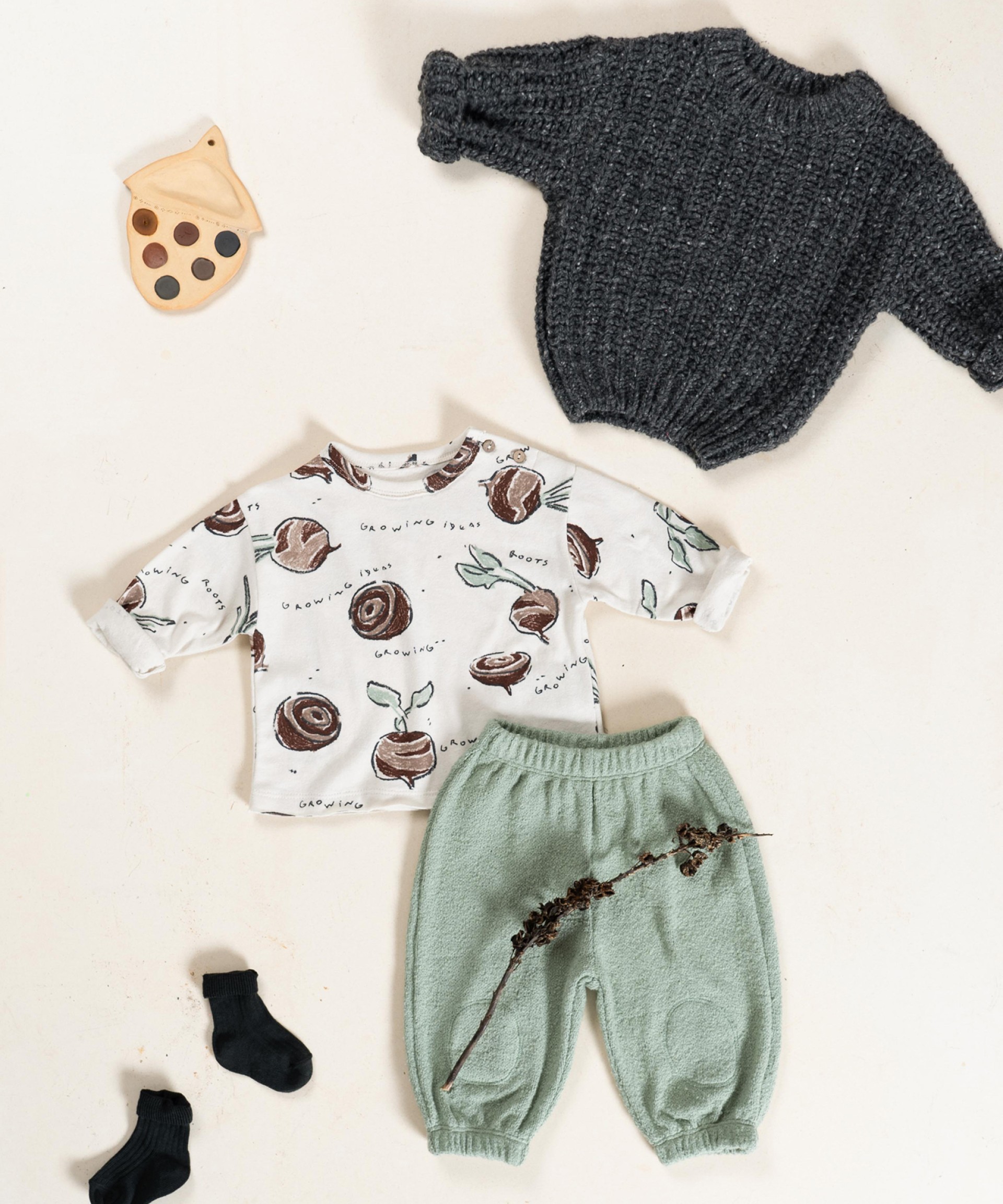 T-shirt with raw-cut details