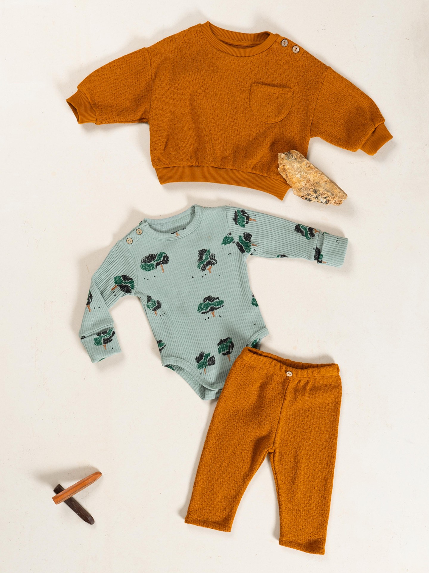 Organic cotton body with tree print