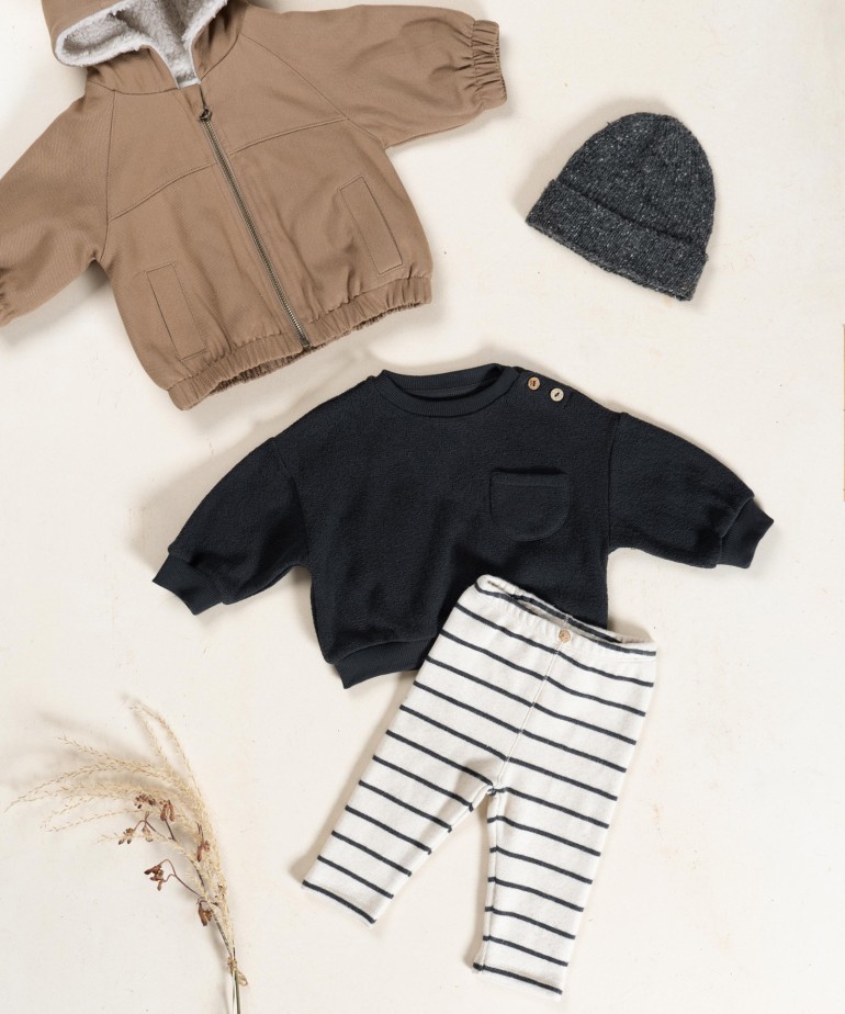 Knitted sweater in a blend of organic cotton and regenerative cotton