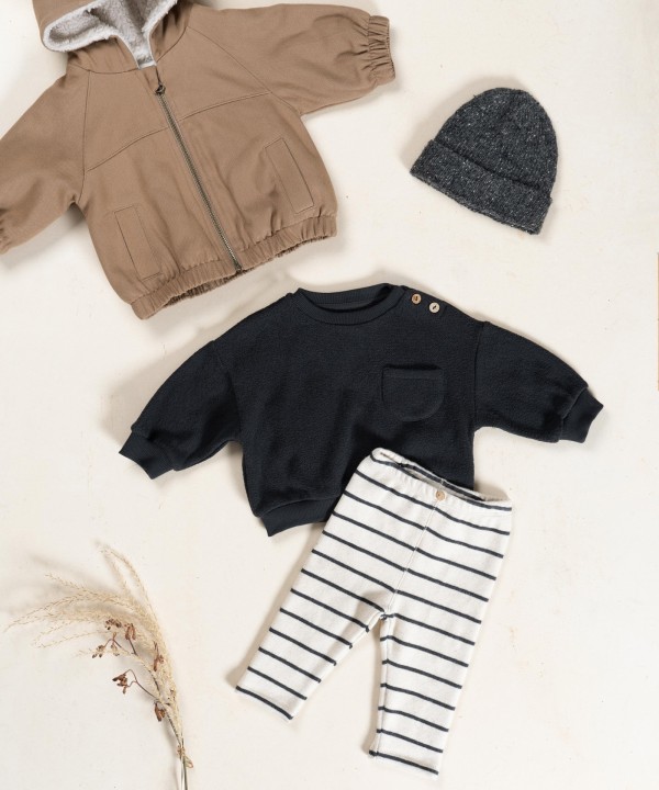 Knitted sweater in a blend of organic cotton and regenerative cotton