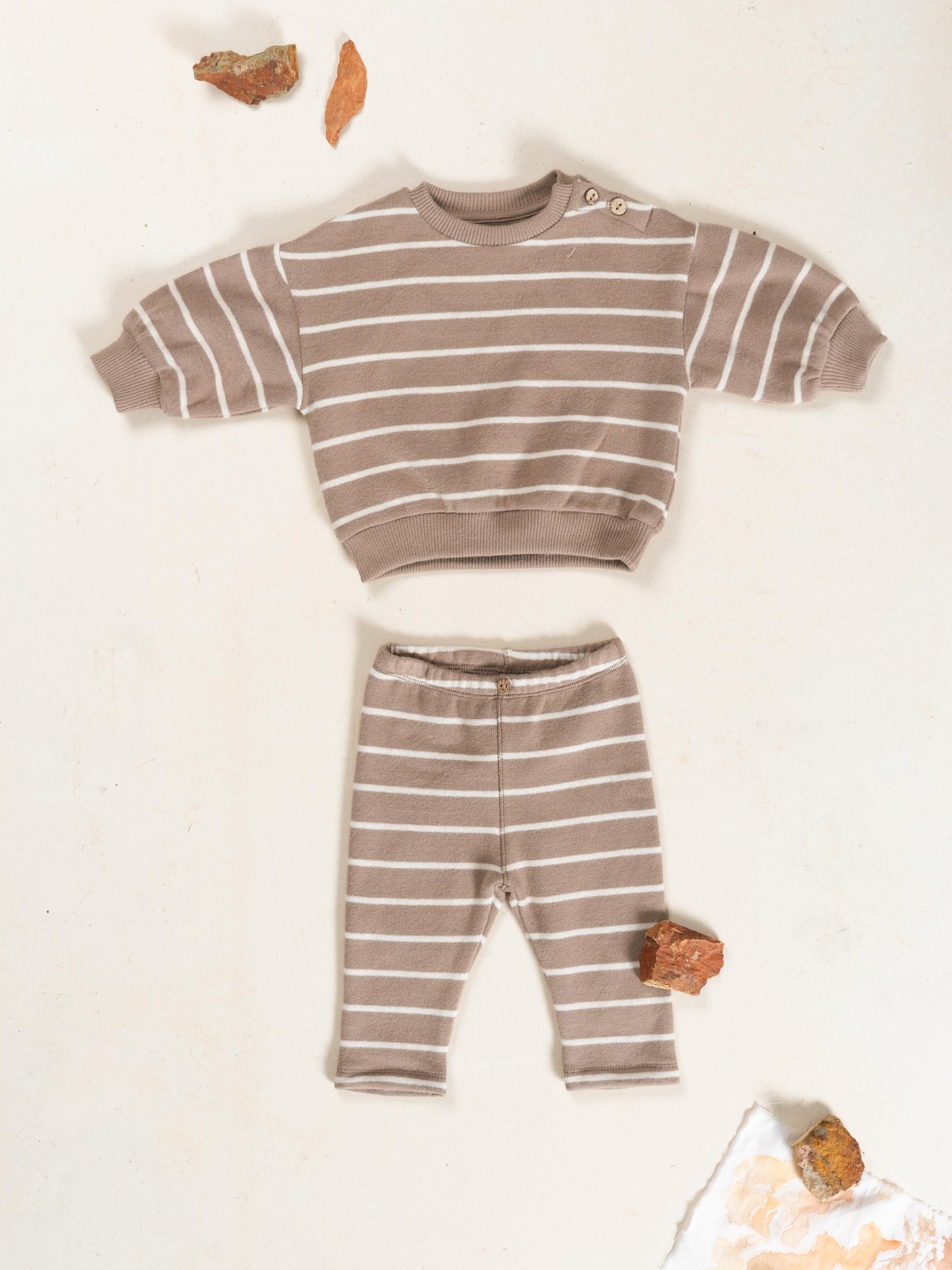 Sweater in a blend of natural fibers and recycled fibers